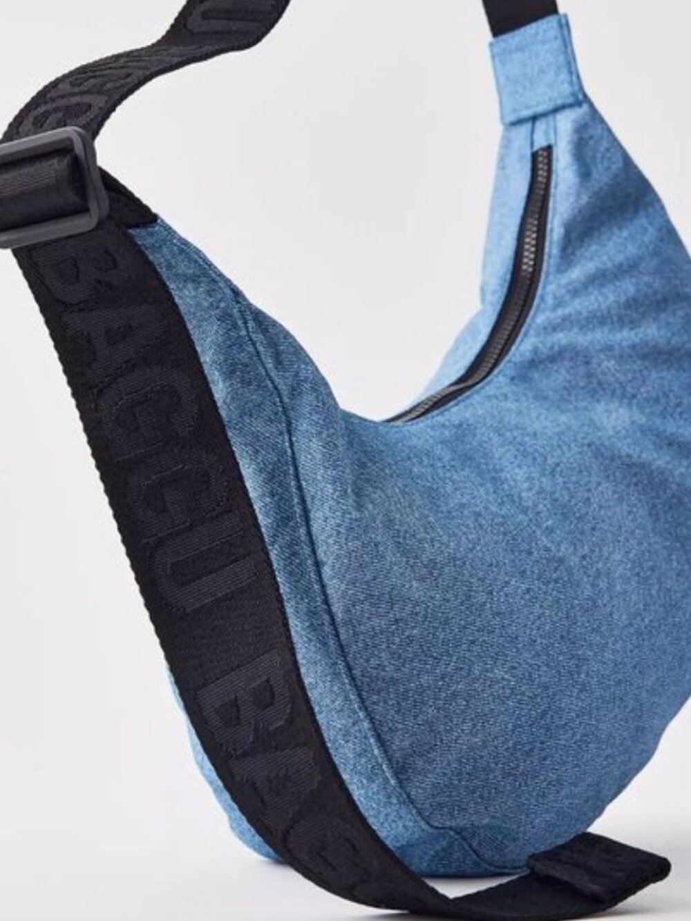 Brand new Medium Crescent bag Denim by Baggu - Picture 3 of 3